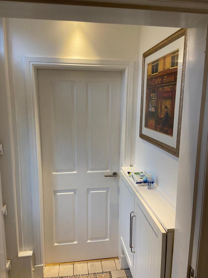 Cheerful One Bedroom Cottage With Parking Space. Glasgow Ngoại thất bức ảnh